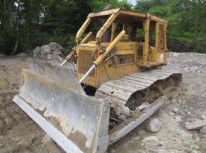 Bulldozer de marque Caterpillar année 1984 — photo 4