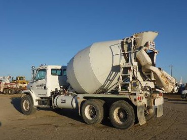 Camion bétonnière de marque FREIGHTLINER année 2000 — photo 4