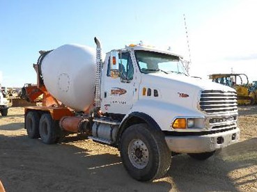 Camion bétonnière de marque STERLING année 2002 — photo 2