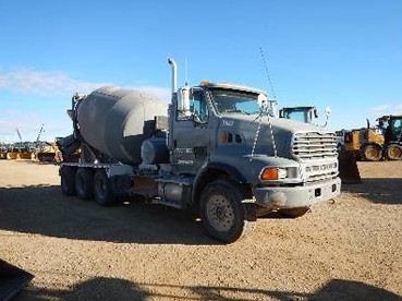 Camion bétonnière de marque STERLING année 2006 — photo 2