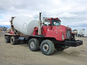 Camion bétonnière de marque MACK année 1989 — photo 2