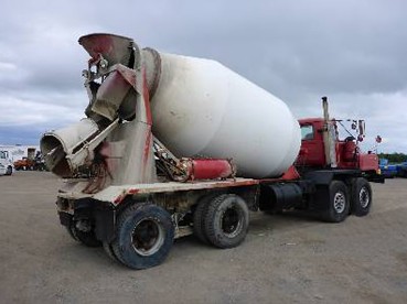 Camion bétonnière de marque MACK année 1989 — photo 3
