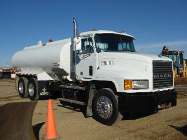 Camion citerne de marque MACK année 1992 — photo 2