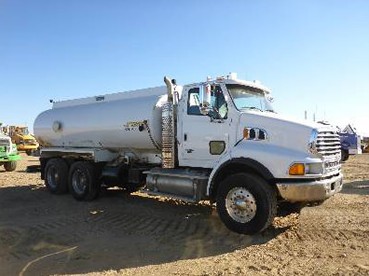 Camion citerne de marque STERLING année 2008 — photo 2