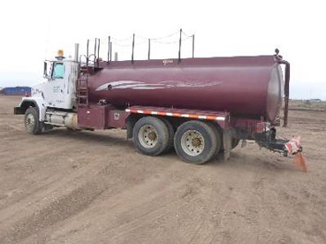 Camion citerne de marque VOLVO année 2001 — photo 4