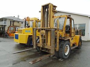 Chariot-élévateur de marque CATERPILLAR année 1984 — photo 4