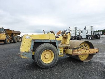 Compacteur de marque BOMAG année 1990 — photo 3
