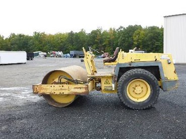 Compacteur de marque BOMAG année 1990 — photo 4