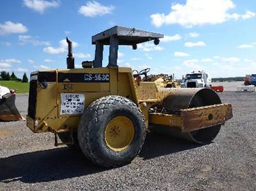 Compacteur de marque CATERPILLAR année 1996 — photo 3
