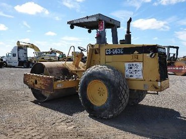 Compacteur de marque CATERPILLAR année 1996 — photo 4