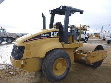 Compacteur de marque CATERPILLAR année 2002 — photo 3