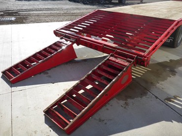 Remorque plate-forme de marque PJ TRAILERS année 2006 — photo 4