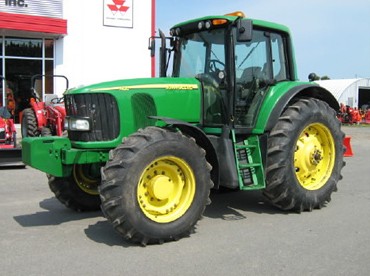 Tracteur de marque John Deere année 2005 — photo 2