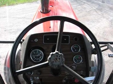 Tracteur de marque Massey Ferguson année 1980 — photo 2