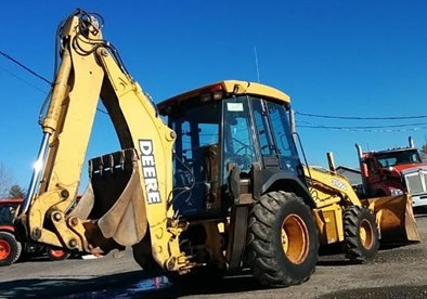 Tractopelle de marque John Deere année 2003 — photo 4