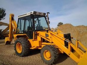 Tractopelle de marque JCB année 1987 — photo 4