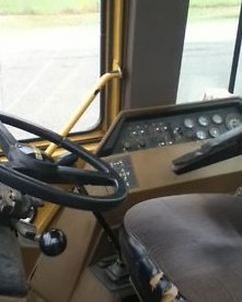 Tractopelle de marque Caterpillar année 1988 — photo 4