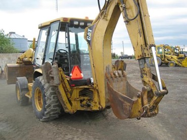 Tractopelle de marque Caterpillar année 1999 — photo 3